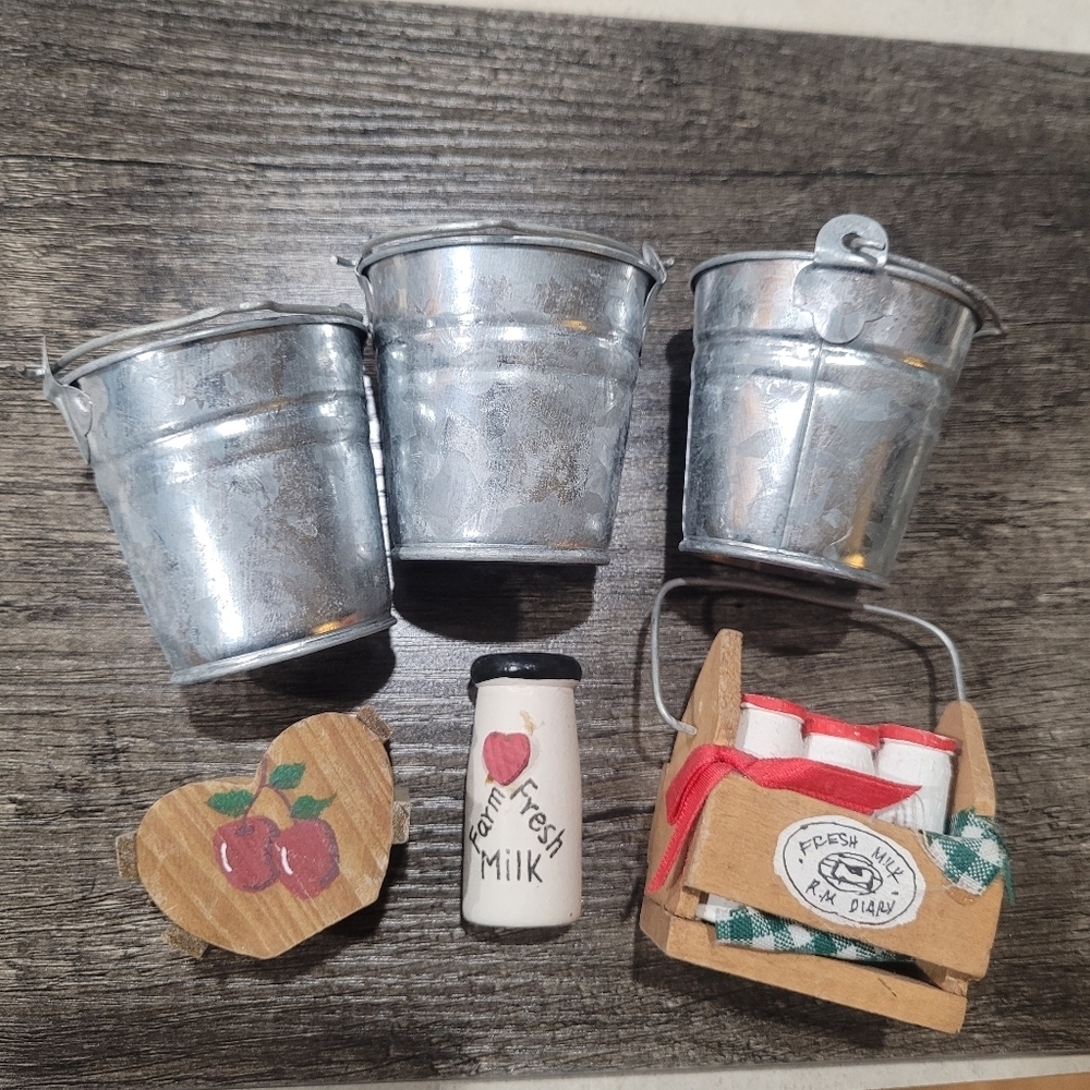 Miniature farm item decor milking buckets milk jugs